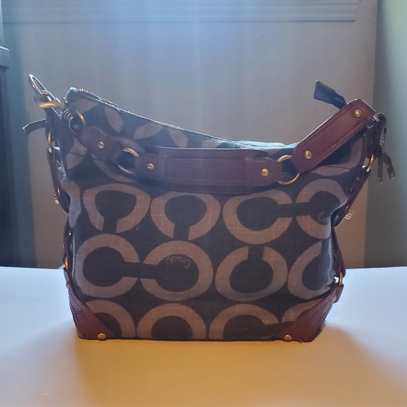 Classic Coach Purse - Picture 1 of 4